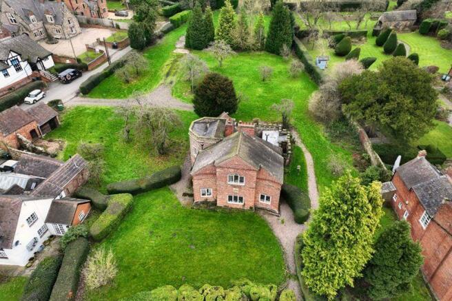 3 bed property, in Old Post Office, £595,000