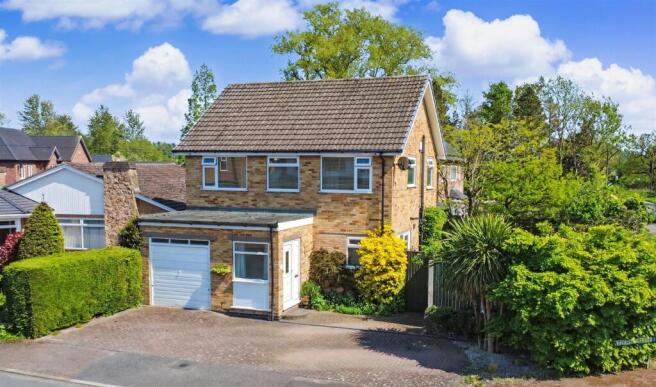 4 bed property, in Attewell Close, £385,000