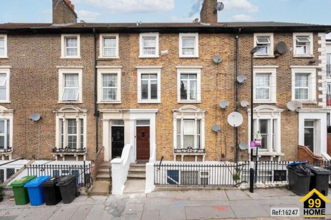 1 bed property, in Montague Road, £205,000