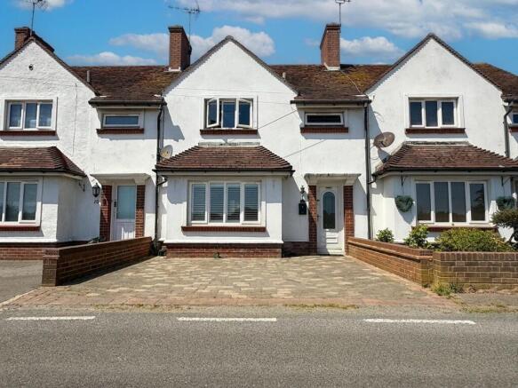 2 bed property, in Manston Court Road, £265,000