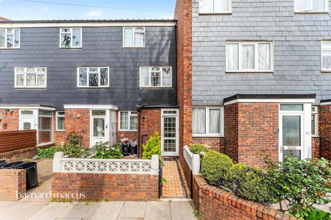 4 bed property, in Falcon Grove, £650,000