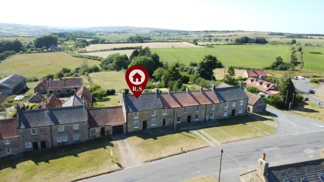 6 bed property, in 5 Arncliffe View, £510,000