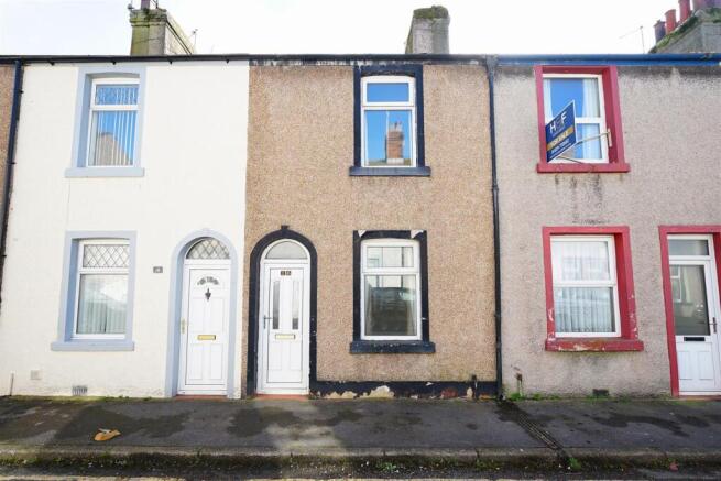 2 bed property, in Nelson Street, £70,000