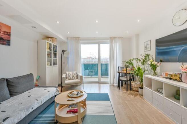 2 bed property, in Shipman Road, £300,000