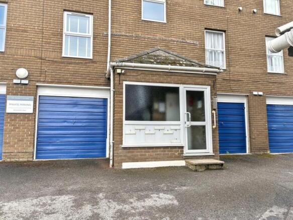 2 bed property, in St Johns Court, £170,000
