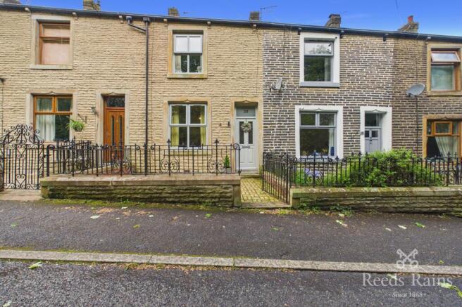 3 bed property, in Park Road, £165,000