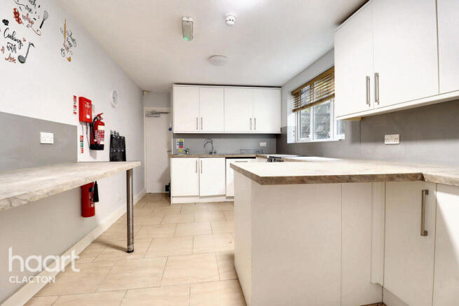 8 bed property, in Beach Road, £475,000