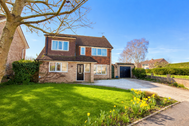 3 bed property, in Arden Road, £440,000