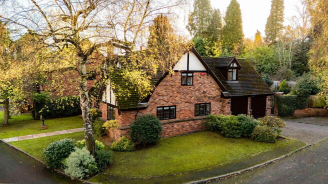 4 bed property, in Farways, £875,000