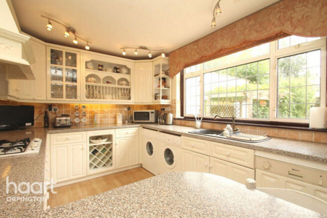 3 bed property, in Brownspring Drive, £675,000