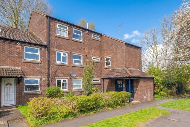 2 bed property, in Alderfield, £95,000