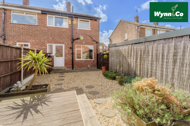 3 bed property, in Greenmoor Close, £245,000