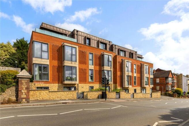 2 bed property, in Denzil Road, £535,000