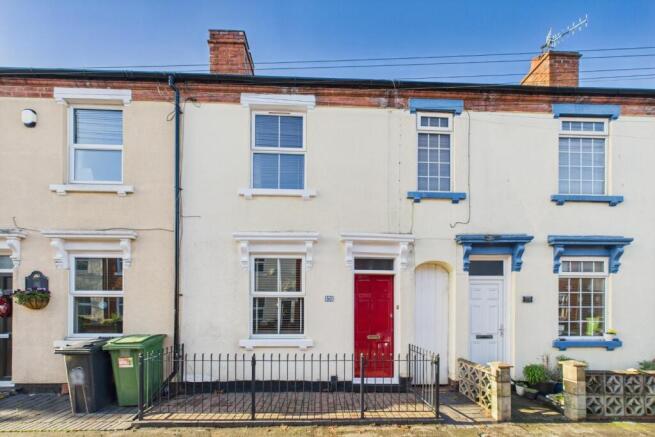 2 bed property, in Cecil Street, £250,000