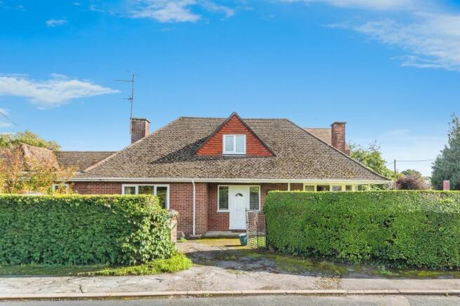 3 bed property, in Cumnor Road, £550,000