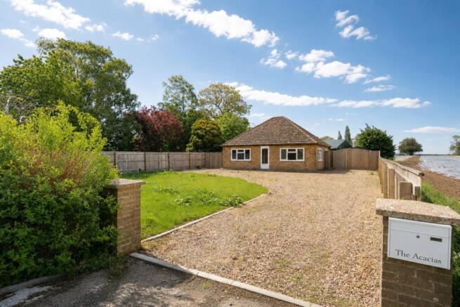 2 bed property, in Main Road, £340,000