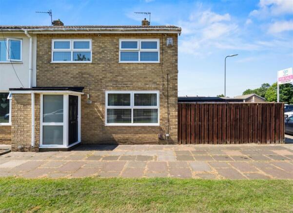 3 bed property, in Low Grange Avenue, £135,000