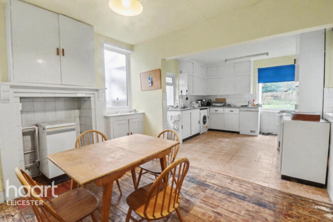 4 bed property, in Shanklin Drive, £475,000
