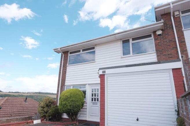 5 bed property, in Canfield Close, £475,000