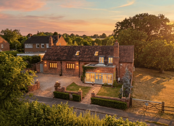 3 bed property, in Dale Lane, £725,000