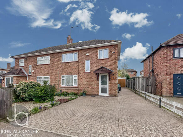 4 bed property, in Rudsdale Way, £400,000