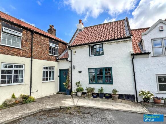 2 bed property, in The Green, £390,000