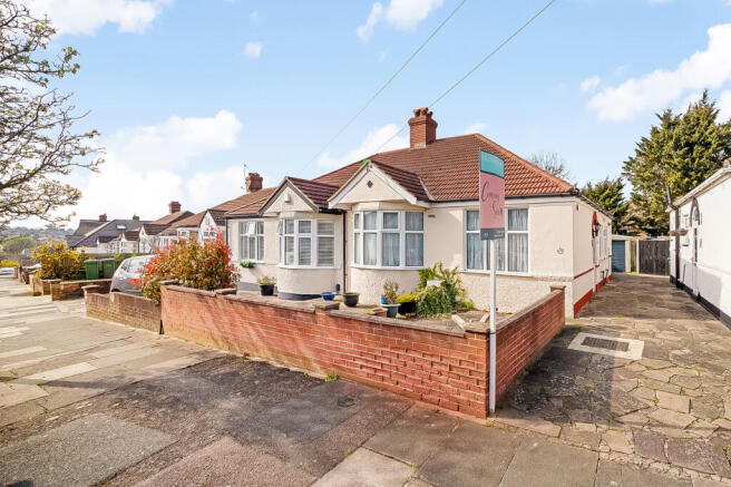 2 bed property, in Mainridge Road, £440,000