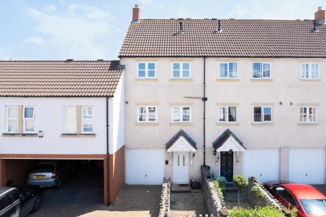 3 bed property, in St. Andrews Mews, £280,000