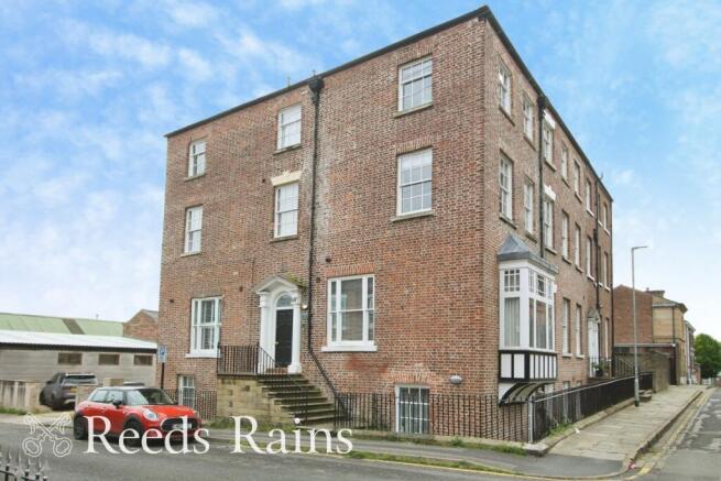 2 bed property, in Bridge Street, £168,000