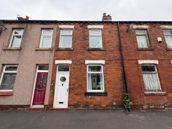 2 bed property, in Westminster Street, £120,000