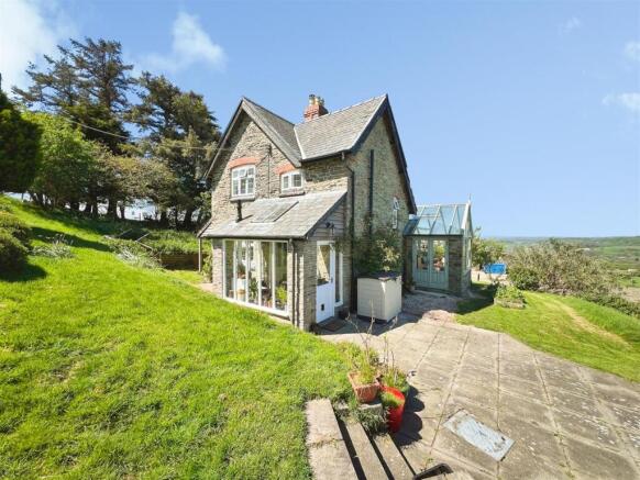 2 bed property, in Sarn, £275,000