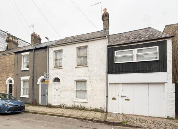 2 bed property, in Norwich Street, £375,000