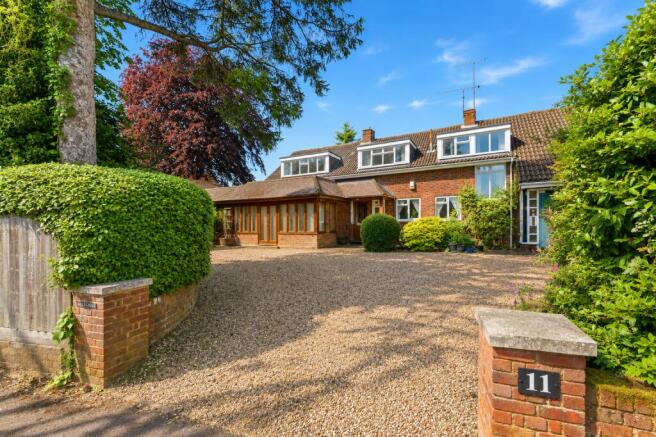 4 bed property, in Longcroft Avenue, £2,500,000