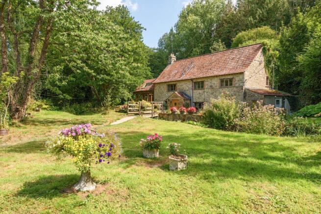 3 bed property, in Lime Kiln Lane, £795,000