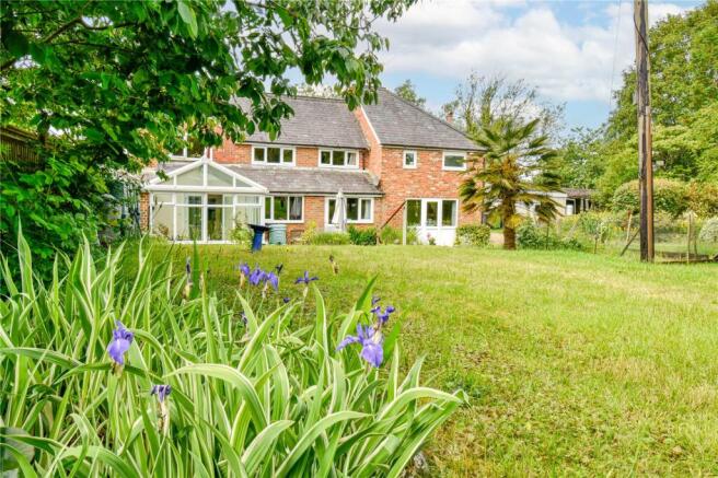 5 bed property, in Ibworth, £695,000