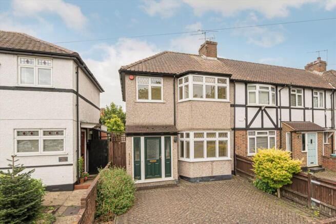 3 bed property, in Warren Road, £599,950
