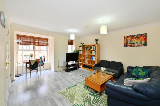 2 bed property, in Osbourne House, £315,000