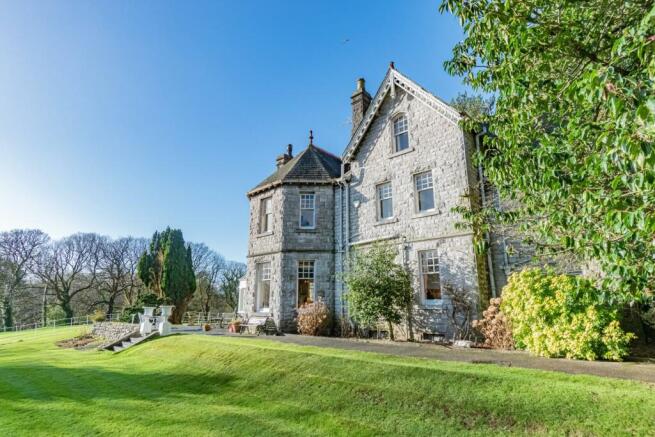 5 bed property, in Springfield Road, £1,250,000