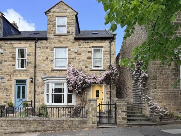 5 bed property, in Galgate, £400,000