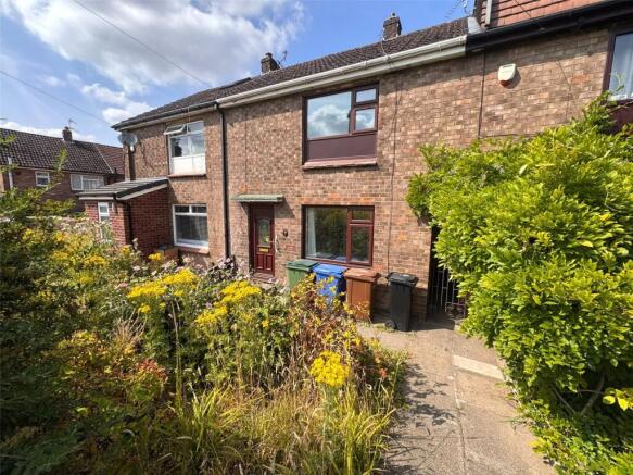 2 bed property, in Vale Close, £205,000