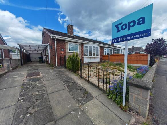 2 bed property, in Poplar Drive, £160,000