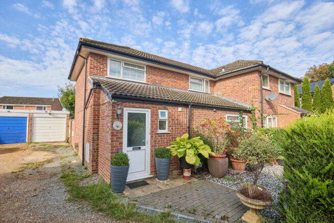 3 bed property, in Peverell Road, £240,000