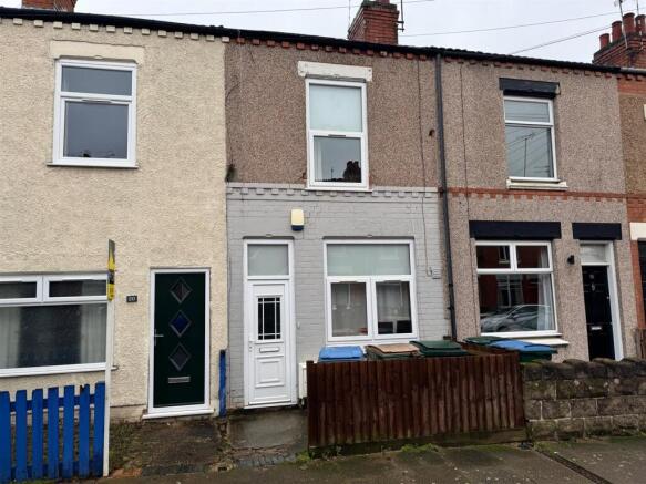 5 bed property, in Shakleton Road, £320,000