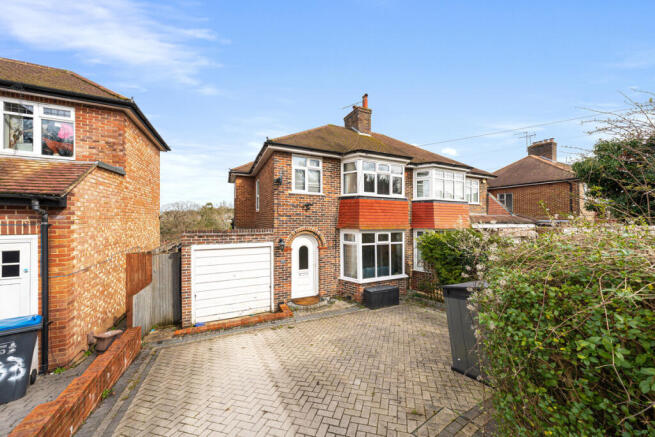 3 bed property, in Ingleboro Drive, £525,000