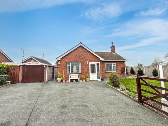 2 bed property, in Rhuddlan Road, £250,000