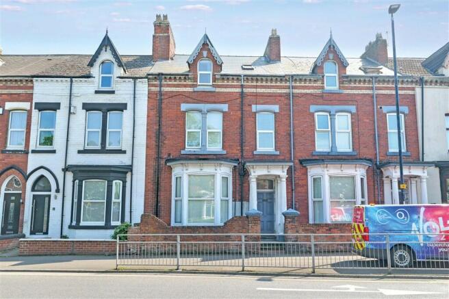 6 bed property, in Stockton Road, £125,000