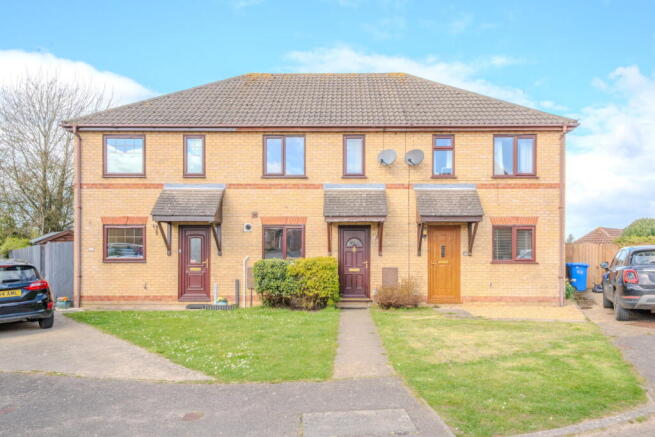 2 bed property, in Sycamore Close, £170,000