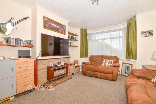 3 bed property, in Primrose Drive, £400,000