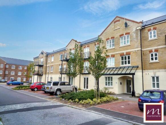 2 bed property, in Masters House, £220,000