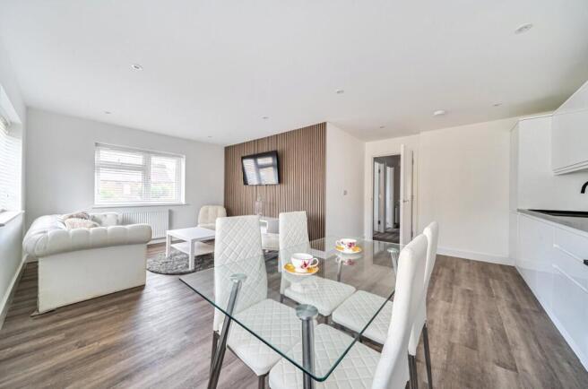 1 bed property, in New Road, £225,000